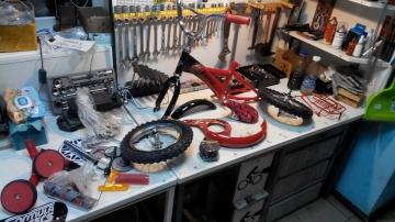 Сборка детского велосипеда из коробки