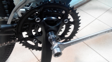 Монтаж/демонтаж шатунов велосипеда