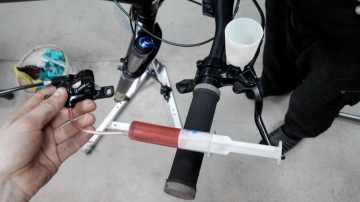 Прокачка гидравлического тормоза велосипеда