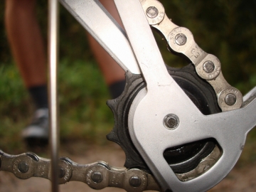 Замена роликов заднего переключателя велосипеда