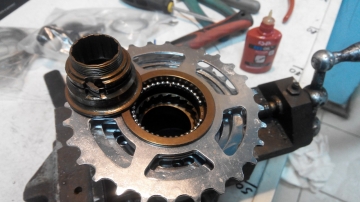 Обслуживание трещотки велосипеда