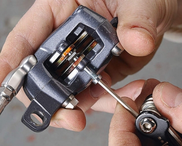 Замена колодок дискового тормоза