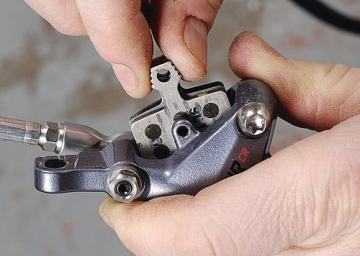 Замена колодок дискового тормоза